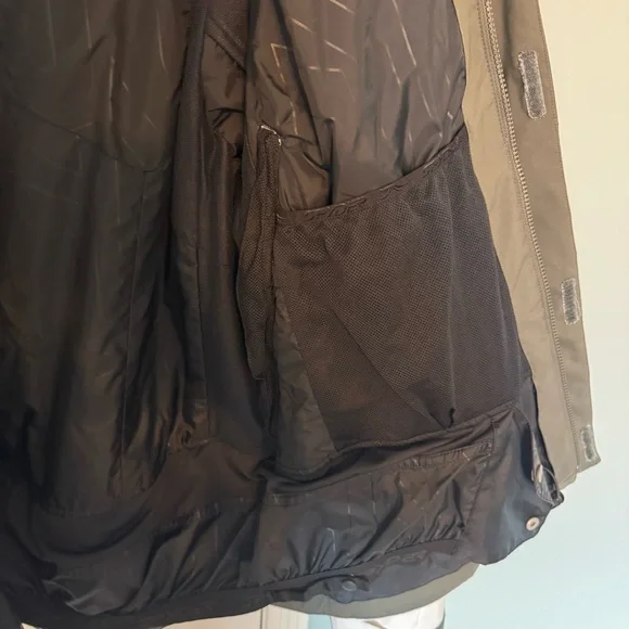 Spyder Men's Black and White Ski Jacket - Picture 11 of 12